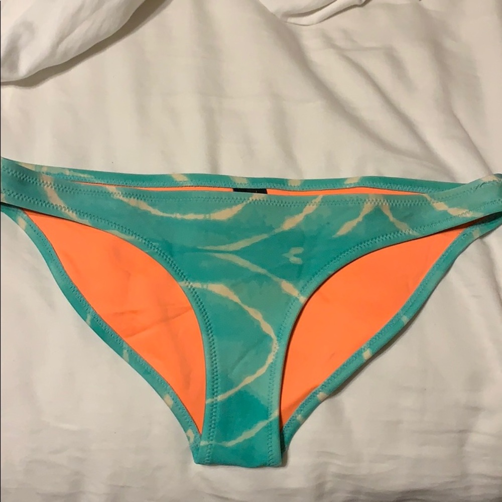 Cute bottoms triangl